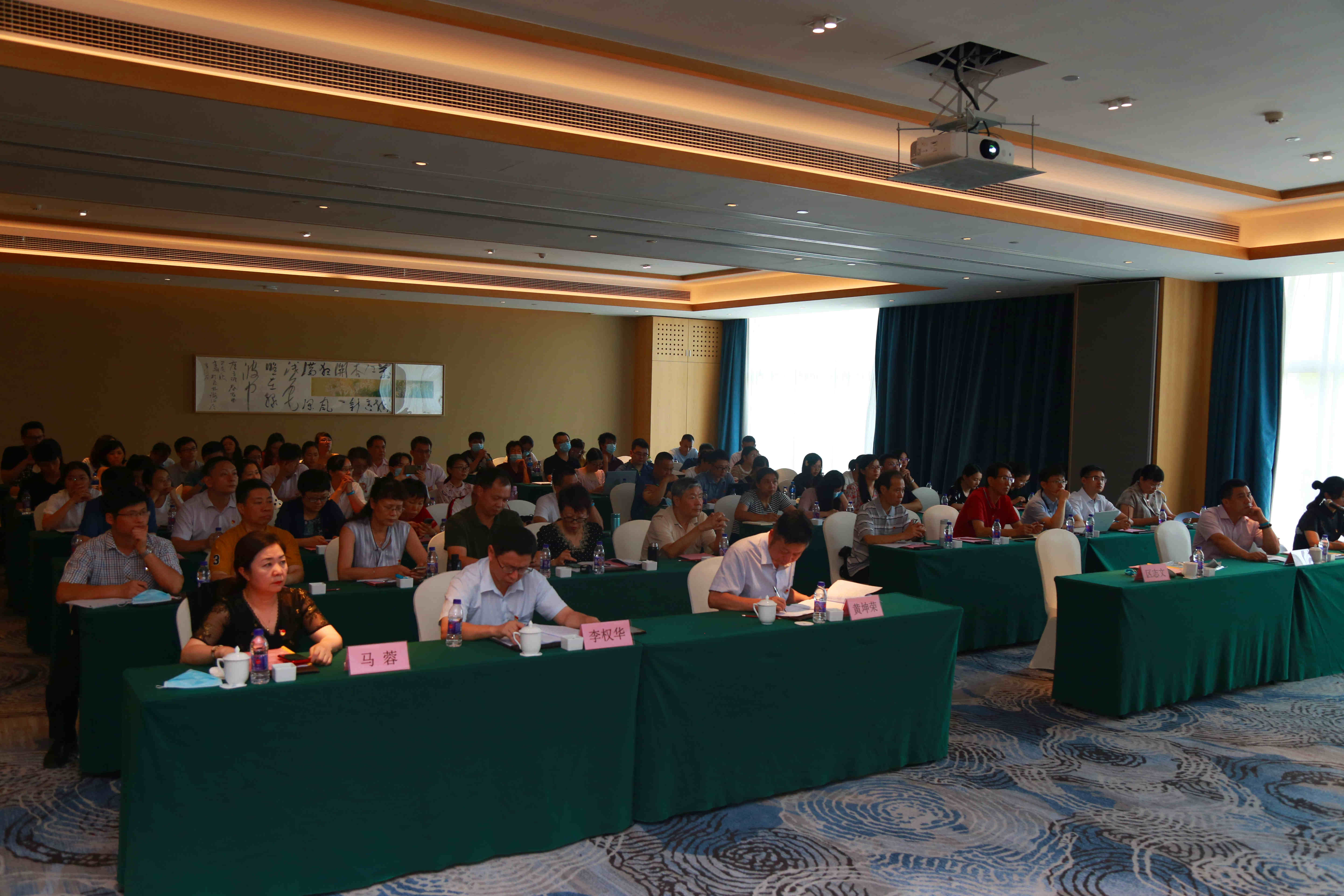 白云山Z6人生就是博公司召开党建廉建事情会 暨2020年上半年经济事情会