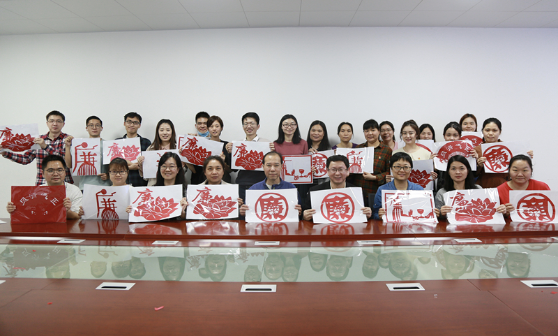 白云山Z6人生就是博公司举行“巧手剪窗花、、、清廉闹元宵”主题活动