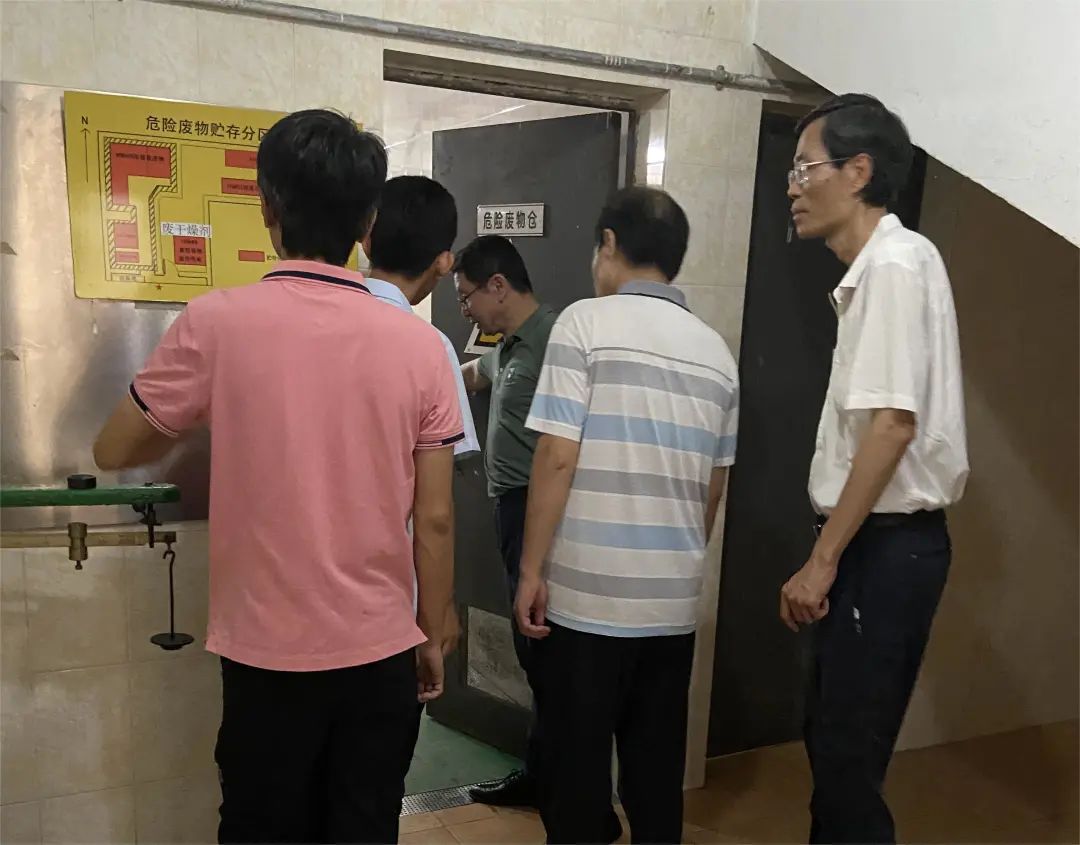 “四不两直”强监视 拧紧节日“清静阀” ——白云山Z6人生就是博公司纪委开展中秋、国庆节前专项监视检查