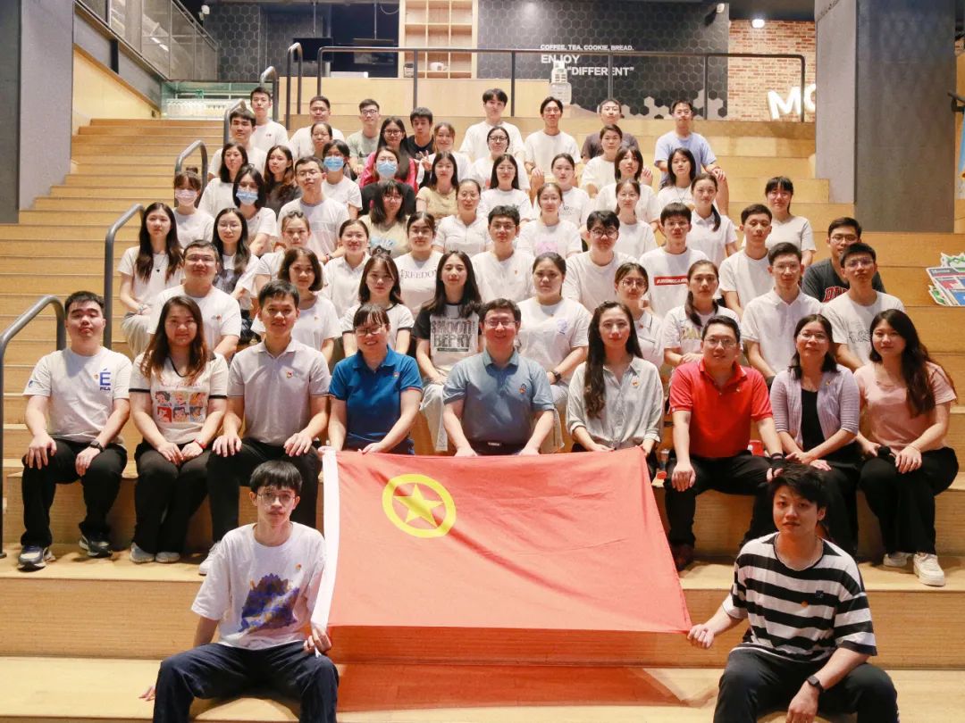 奋进新时代 青春纷歧young——白云山Z6人生就是博公司团委举行主题团日活动暨2023年五四表扬及超龄团员离团仪式